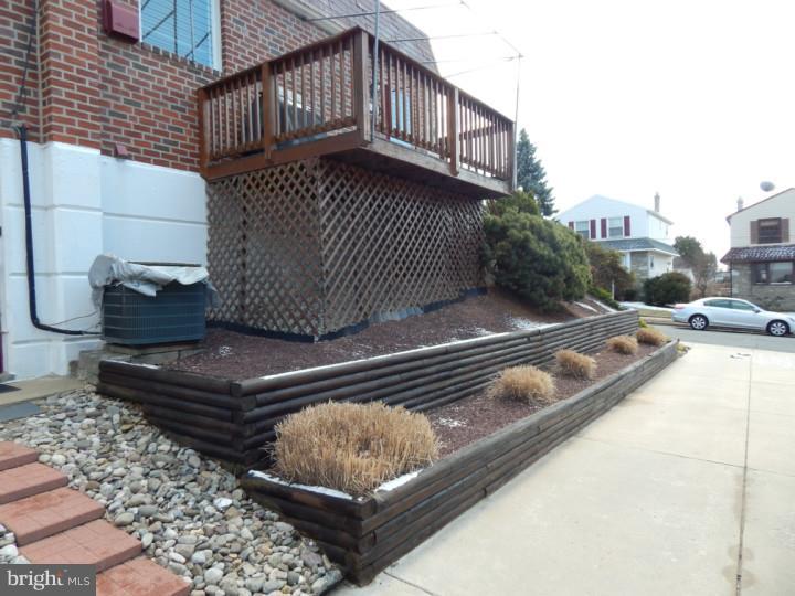 605 Colebrook Road Philadelphia, PA 19115 - Photo 5 of 21 Deck