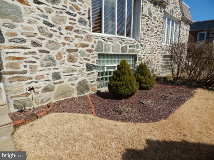 605 Colebrook Road Philadelphia, PA 19115 - Photo 6 of 21 Front Yard