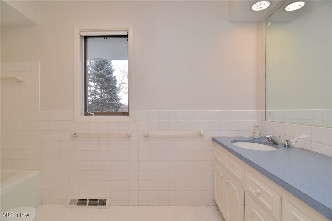 24806 Duffield Road Beachwood, OH 44122 - Photo 28 of 35 Gallery Image 28