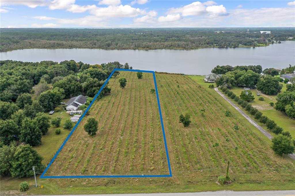 Fantastic building site to choose from.  Over 200 feet of lakefront on highly sought-after Lake Umatilla!