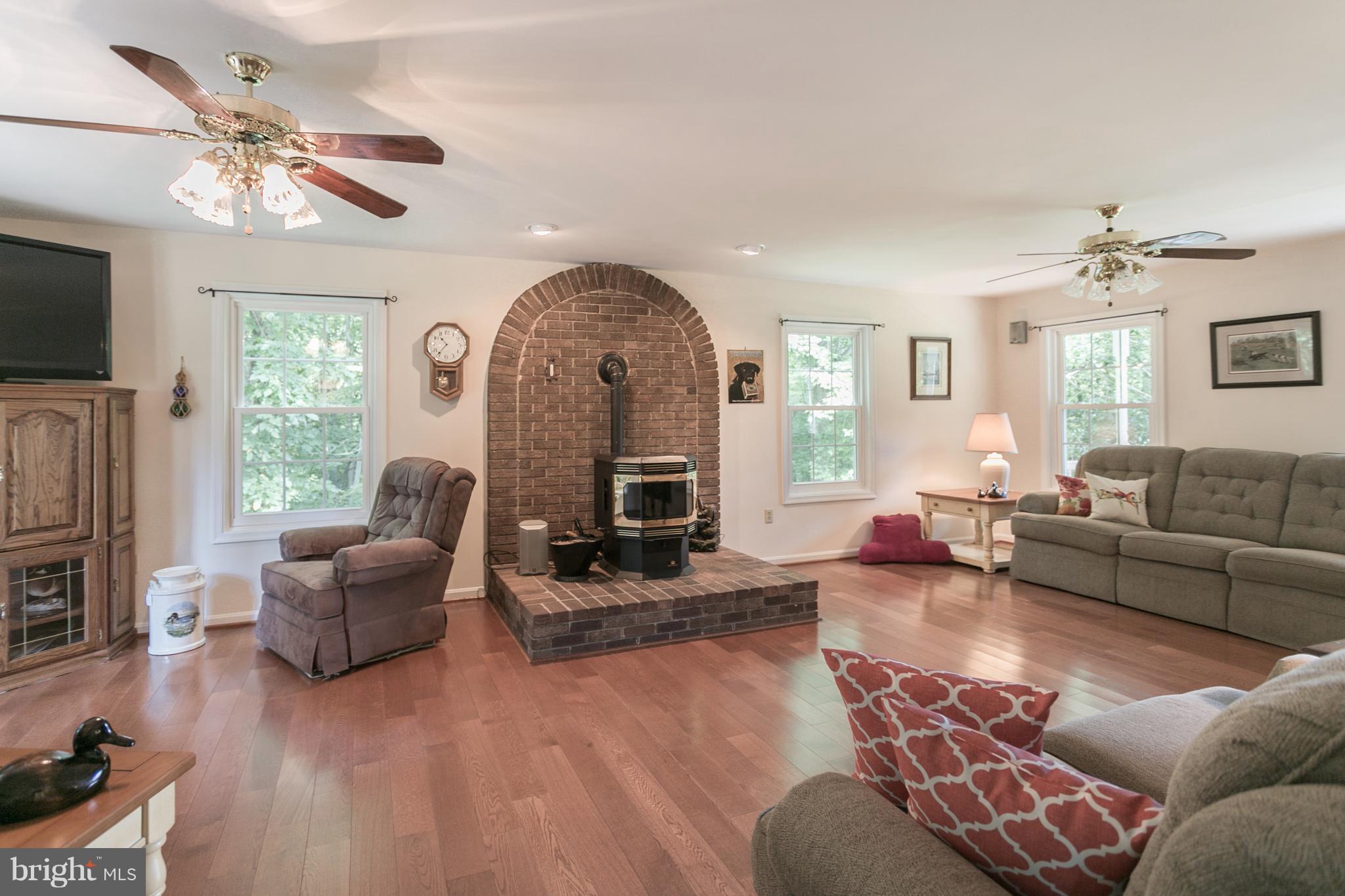 1800 Wilson Road Huntingtown, MD 20639 - Photo 7 of 25 Family Room