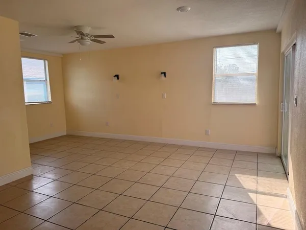 $2,700 | 1349 15th Street South, St. Petersburg, FL 33705