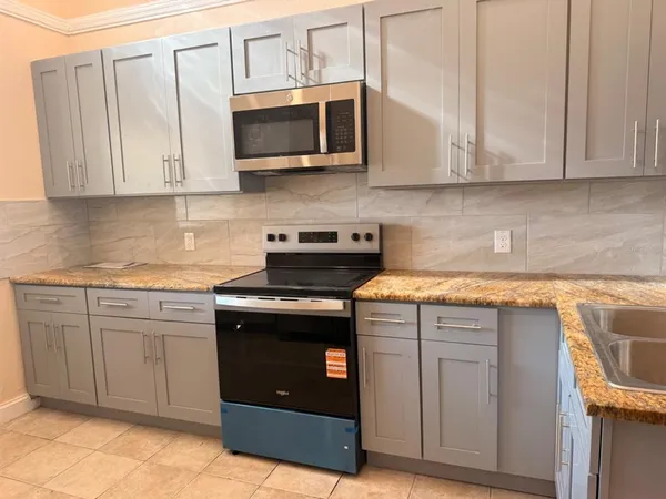 $2,700 | 1349 15th Street South, St. Petersburg, FL 33705