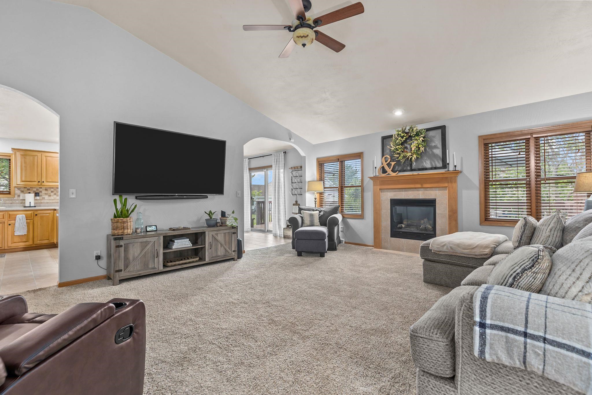W5546 Mutzy Way Appleton, WI 54915 - Photo 4 of 66