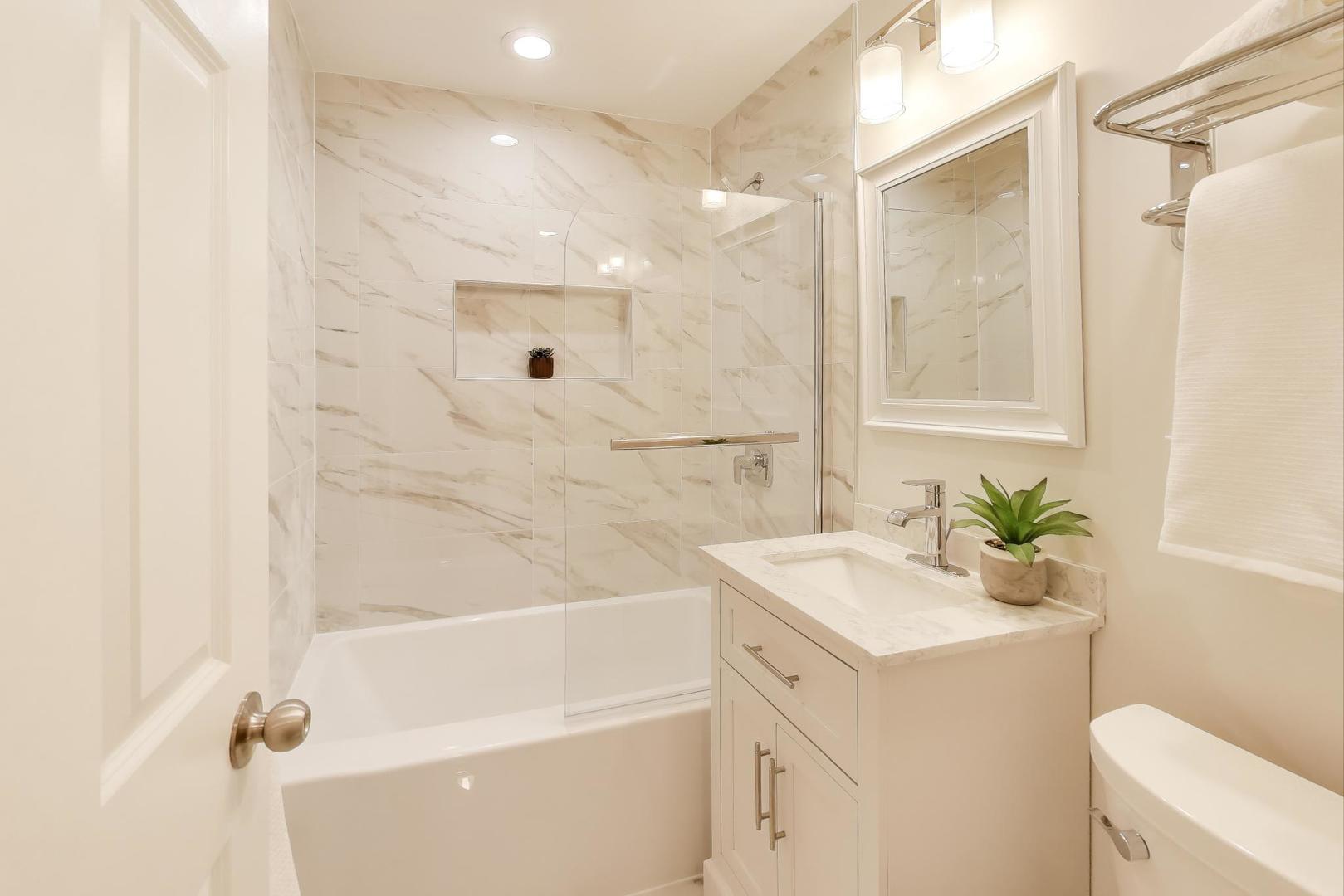 6170 North Winchester Avenue, Unit G Chicago, IL 60660 - Photo 16 of 18