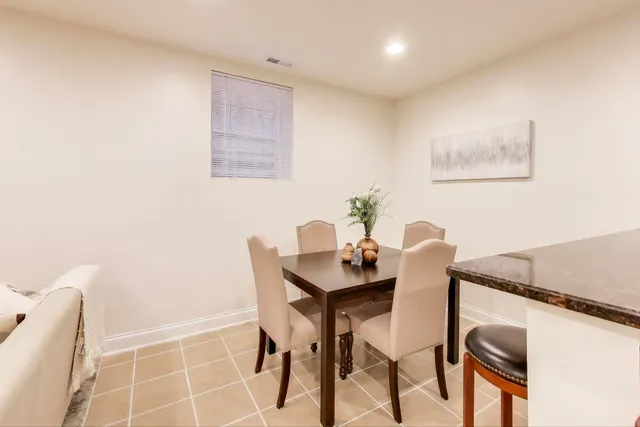 $1,995 | 6170 North Winchester Avenue, Unit G, Chicago, IL 60660