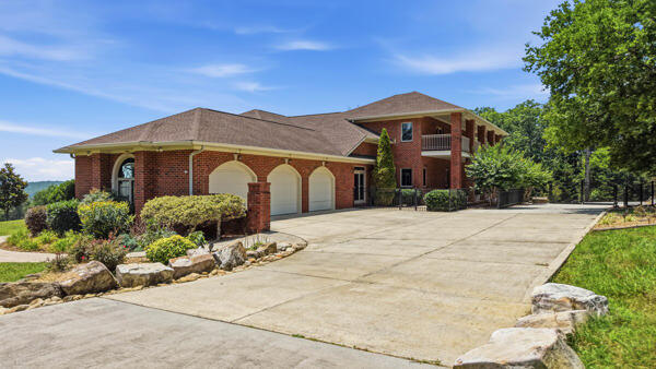 424 Hewgleys Road South Pittsburg, TN 37380 - Photo 6 of 53 3 car garage with extra parking
