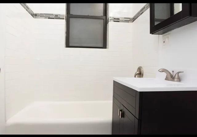 $1,595 | 3345 North Marshfield Avenue, Unit 209, Chicago, IL 60657