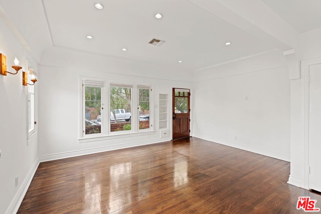 228 Rennie Avenue Venice, CA 90291 - Photo 5 of 26