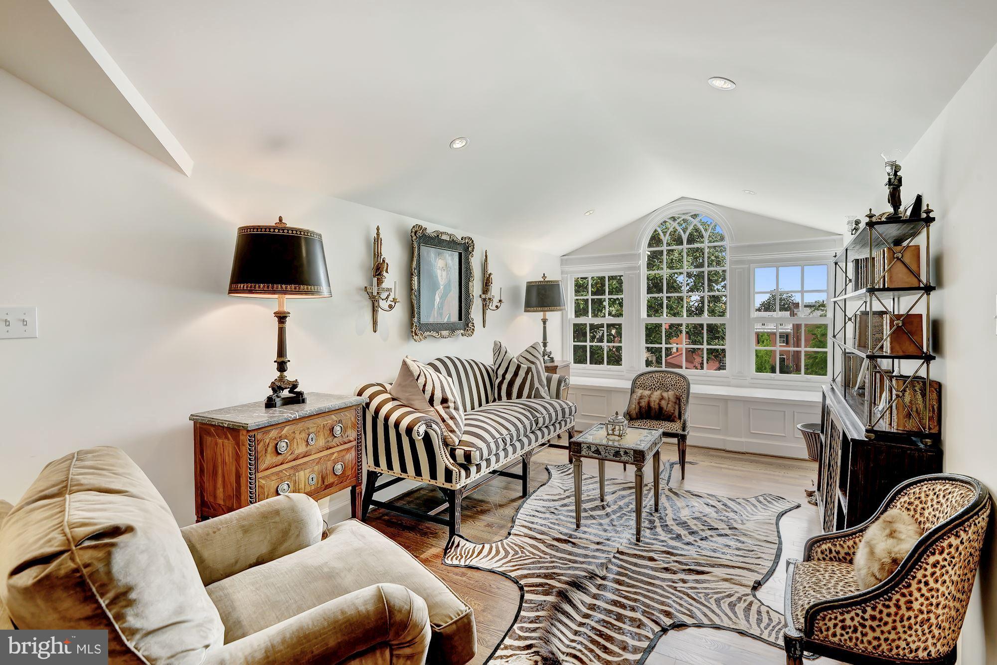 3306 O Street Northwest Washington, DC 20007 - Photo 19 of 40 Sitting area in Upper Level - 2