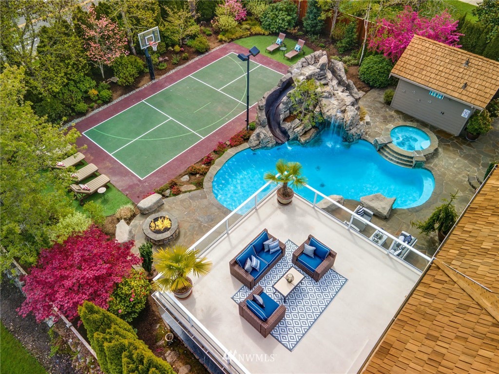 1004 269th Avenue Southeast Sammamish, WA 98075 - Photo 2 of 40