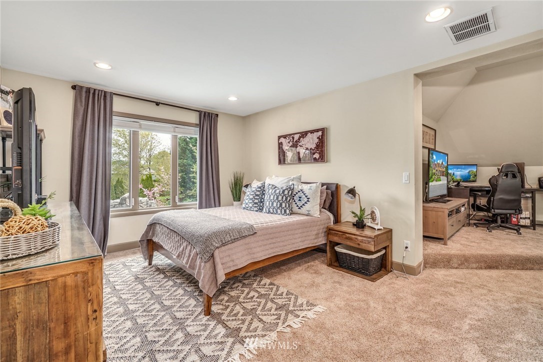 1004 269th Avenue Southeast Sammamish, WA 98075 - Photo 25 of 40