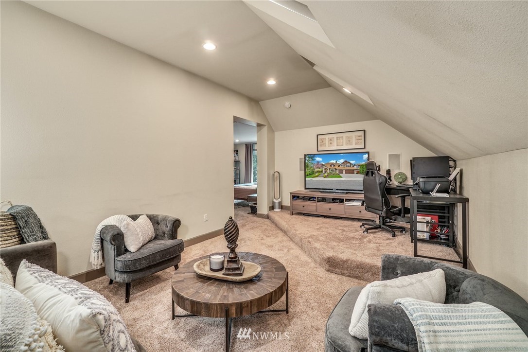 1004 269th Avenue Southeast Sammamish, WA 98075 - Photo 26 of 40