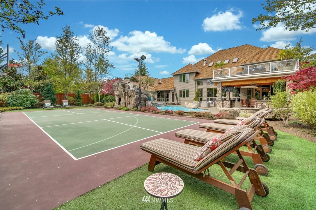 1004 269th Avenue Southeast Sammamish, WA 98075 - Photo 37 of 40