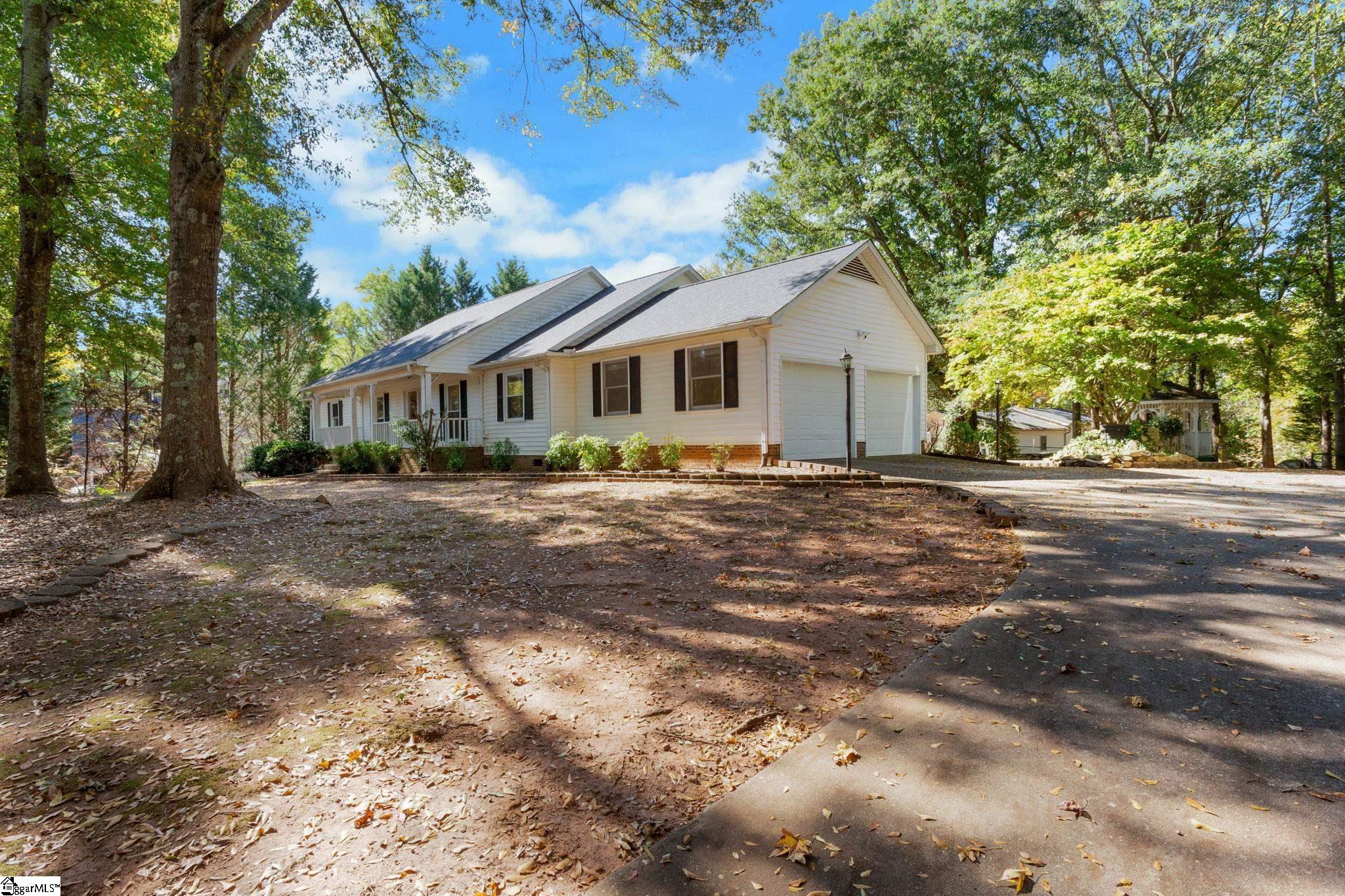 145 Commodore Drive Duncan, SC 29334 - Photo 2 of 34