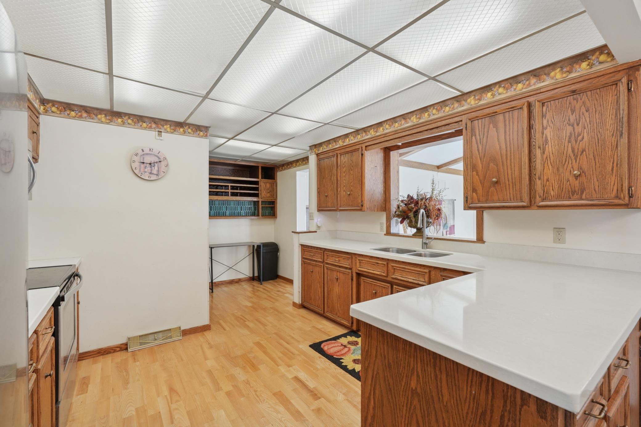 272 Roma Avenue West Roseville, MN 55113 - Photo 11 of 21