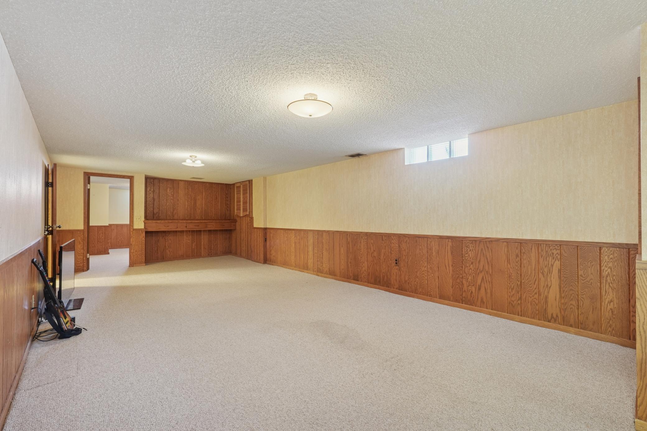 272 Roma Avenue West Roseville, MN 55113 - Photo 15 of 21