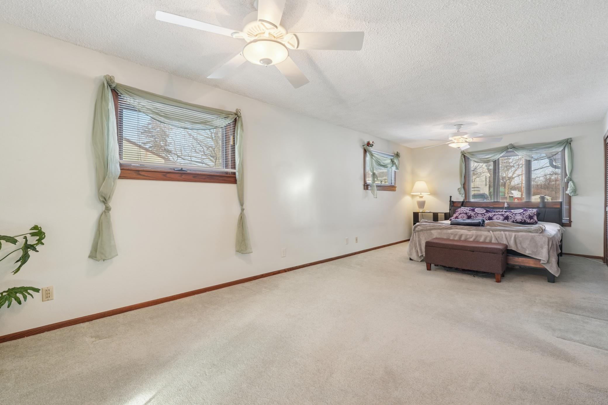 272 Roma Avenue West Roseville, MN 55113 - Photo 3 of 21