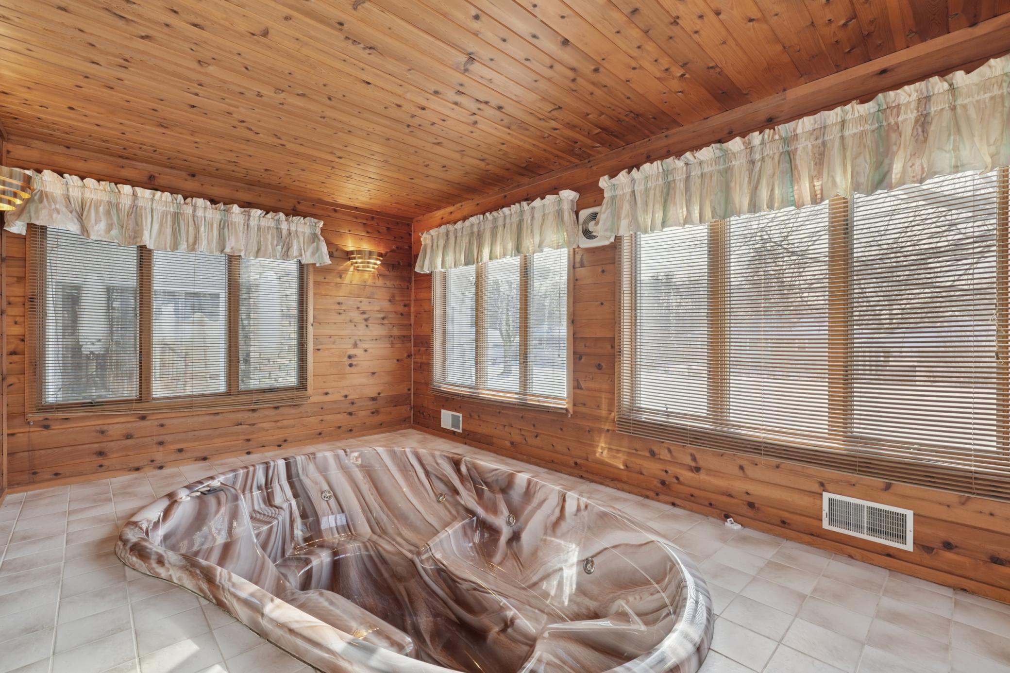 272 Roma Avenue West Roseville, MN 55113 - Photo 5 of 21