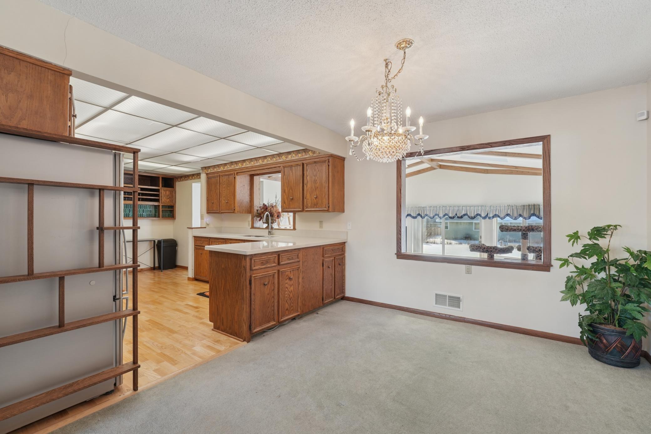 272 Roma Avenue West Roseville, MN 55113 - Photo 7 of 21