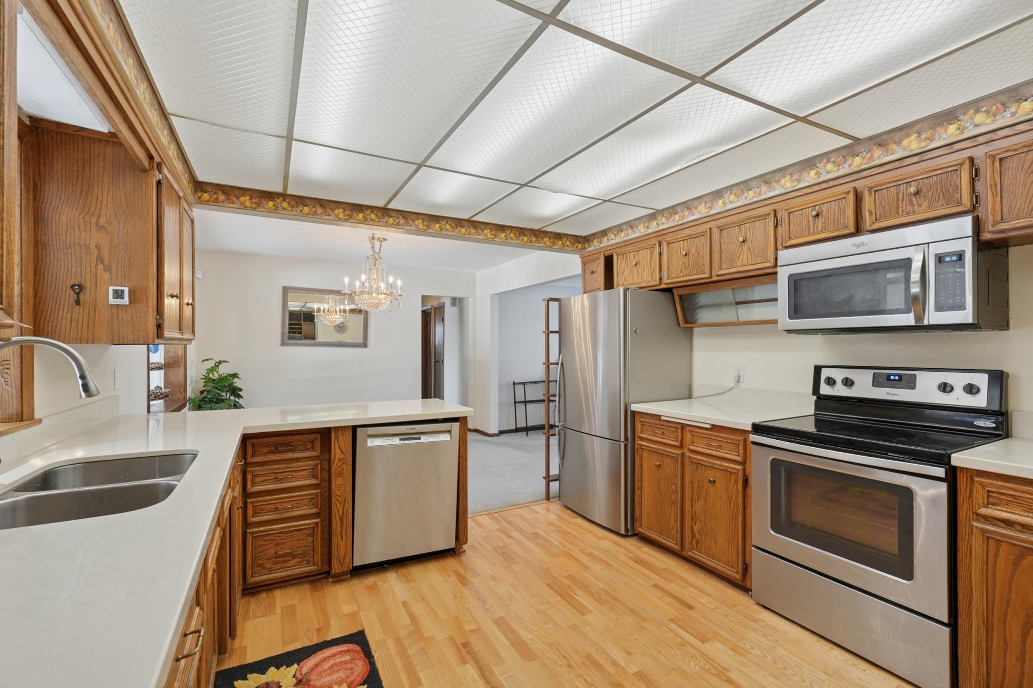 272 Roma Avenue West Roseville, MN 55113 - Photo 10 of 21