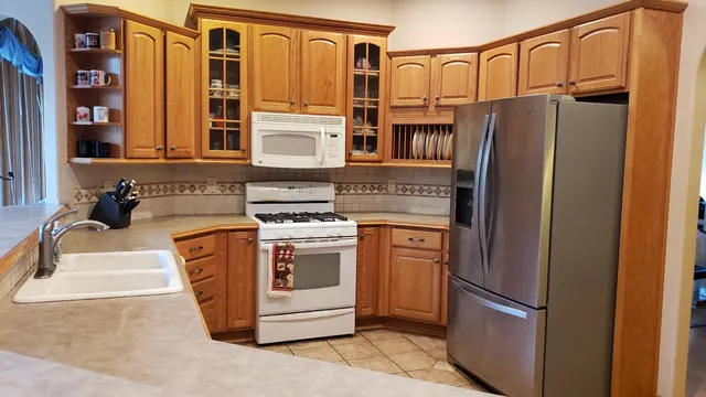 $450,000 | 230 North Fiddlers Creek Street, Valley Center, KS 67147