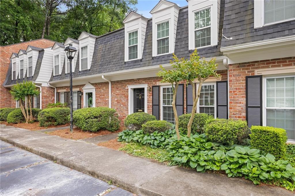 25 Independence Place Northwest Atlanta, GA 30318 - Photo 2 of 27