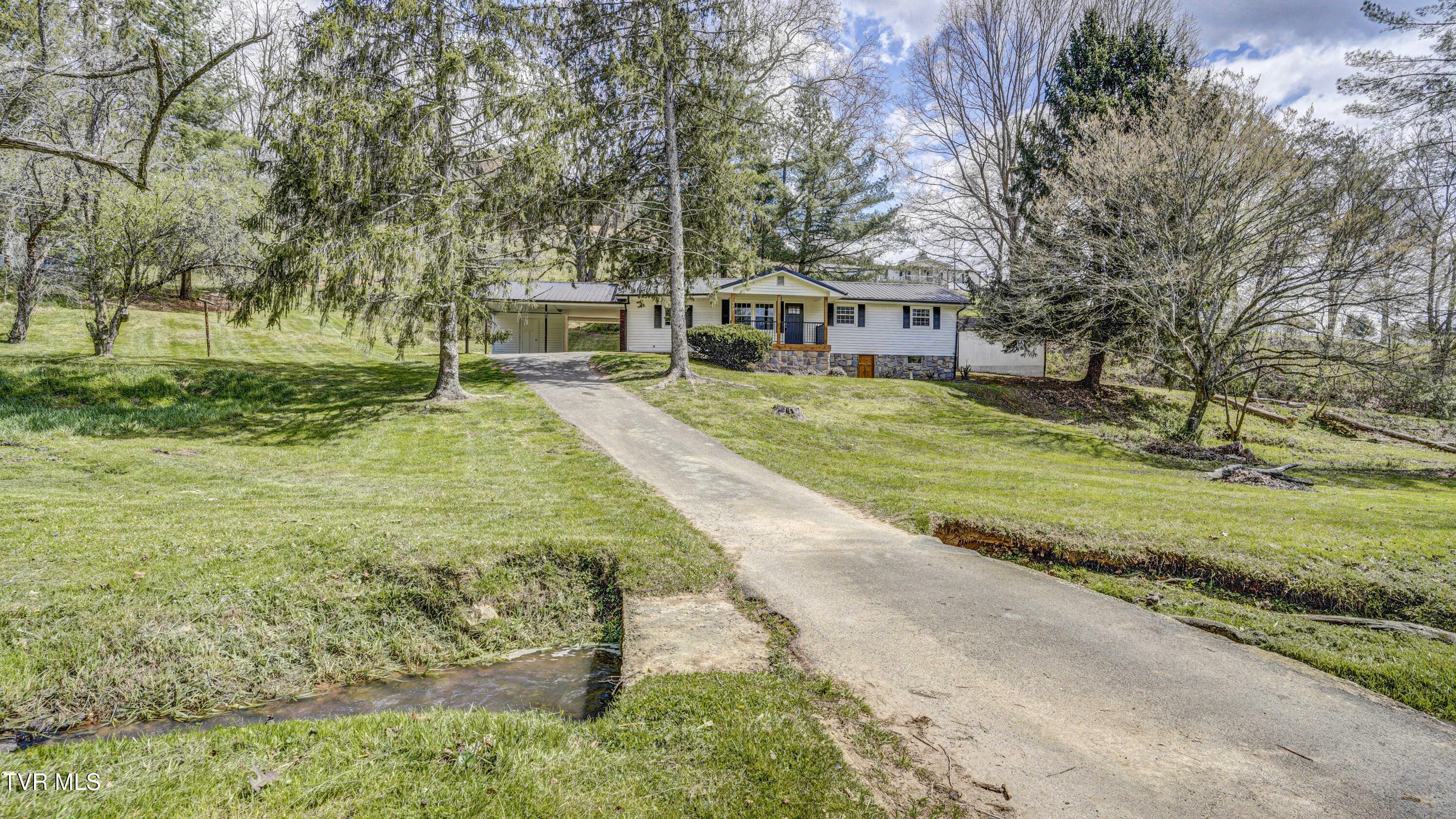 308 Okolona Road Church Hill, TN 37642 - Photo 4 of 48 _DSC2659_60_61_62_63