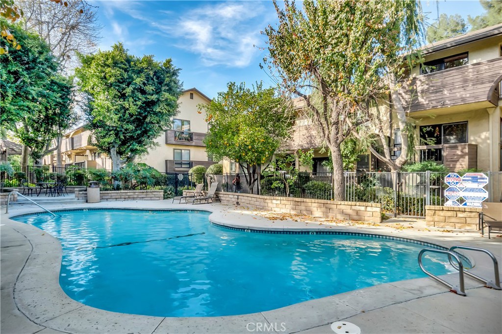 7308 Corbin Avenue, Unit G Reseda, CA 91335 - Photo 17 of 24
