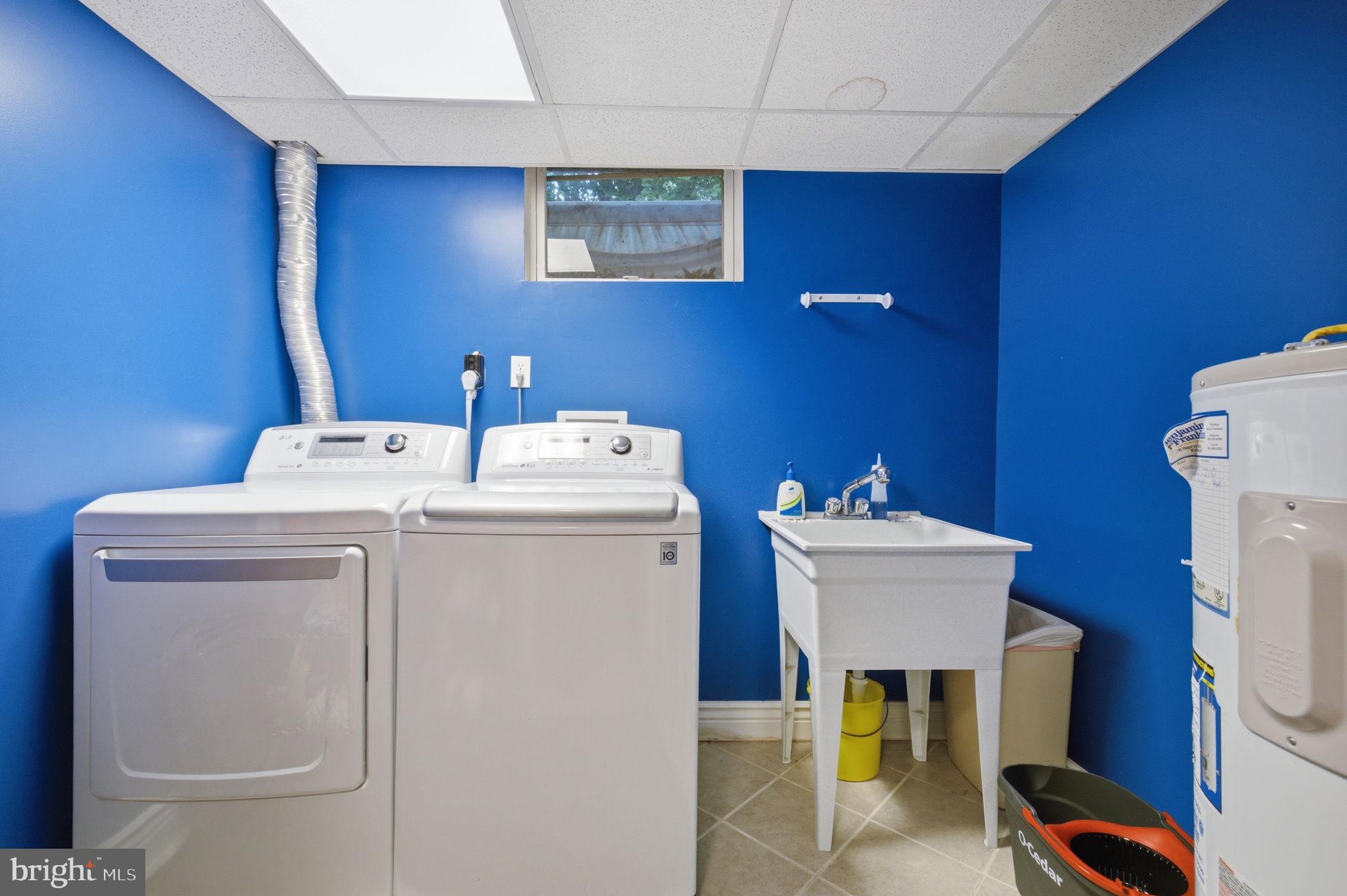 11937 Bayswater Road Gaithersburg, MD 20878 - Photo 39 of 55 Bright and modern laundry space.