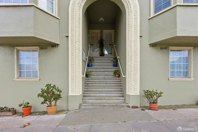 a view of a entryway of the house