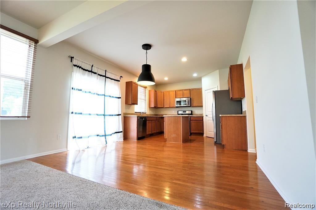 28385 Declaration Drive Novi, MI 48377 - Photo 3 of 21