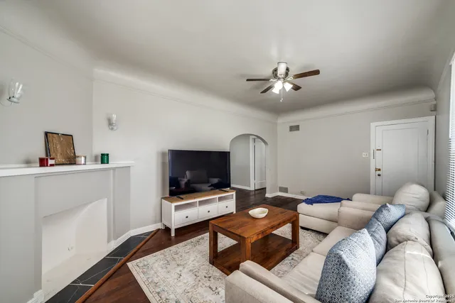 $1,395 | 309 East Lullwood Avenue, San Antonio, TX 78212