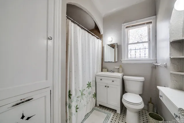 $1,395 | 309 East Lullwood Avenue, San Antonio, TX 78212