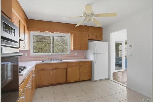 $449,000 | 26 Lauretta Drive, Highland, NY 12528