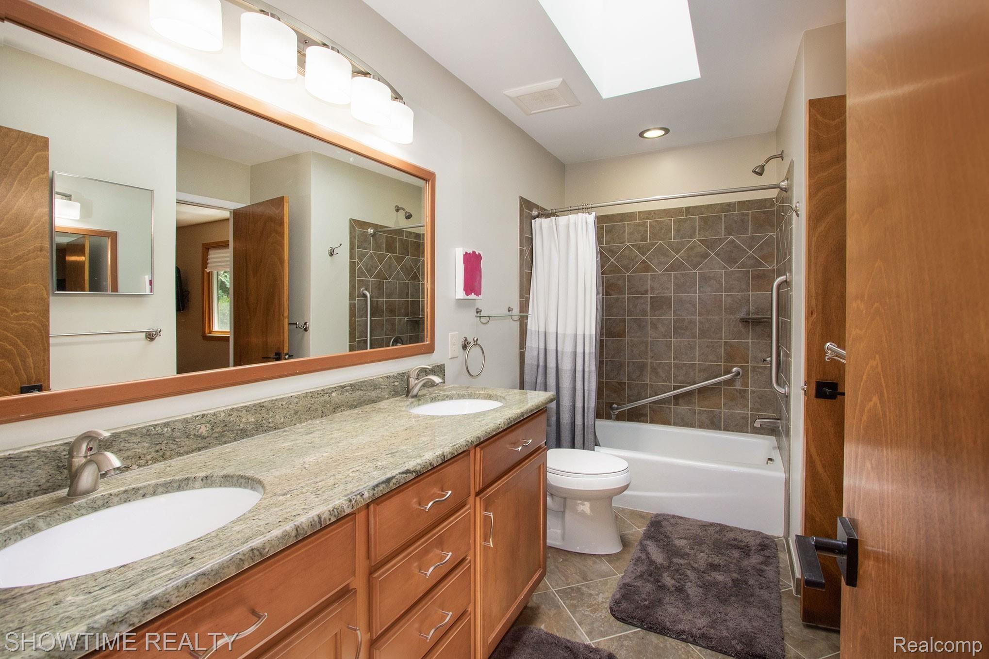 653 Glenwyth Road Brighton, MI 48116 - Photo 16 of 23 CU8A2377.jpg