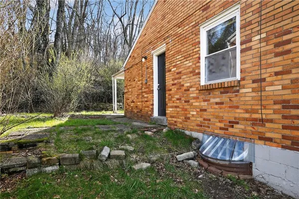 a view of a back yard of the house