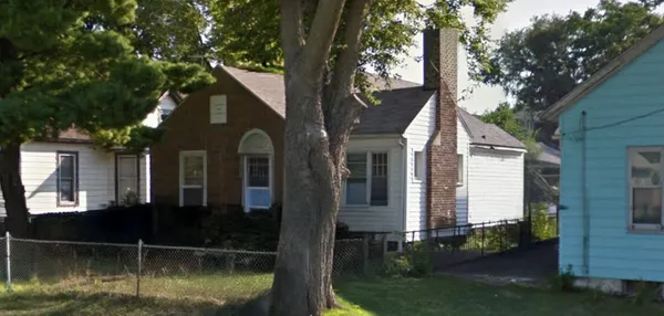a view of house with backyard