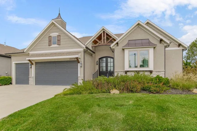 $775,000 | 25738 West 96th Street, Lenexa, KS 66227