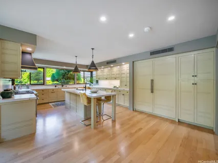 $13,800,000 | 6015 Kalanianaʻole Highway, Honolulu, HI 96821