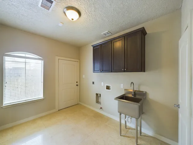 $3,550 | 2609 Lawrence Street, Houston, TX 77008