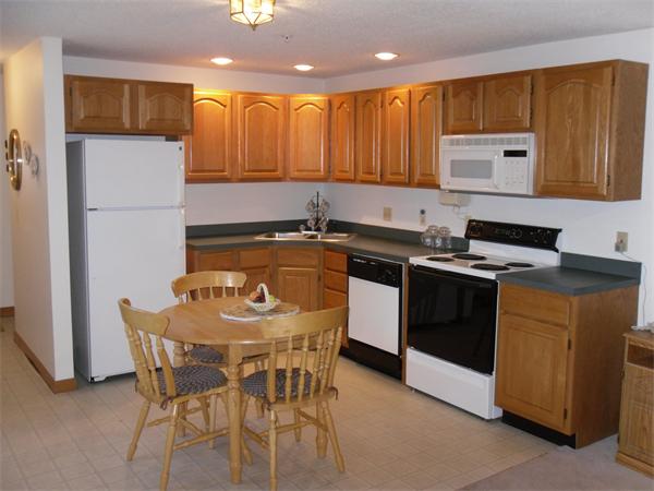 17 F Castle Hills Road, Unit 17 Agawam, MA 01001 - Photo 4 of 17 Gallery Image 4