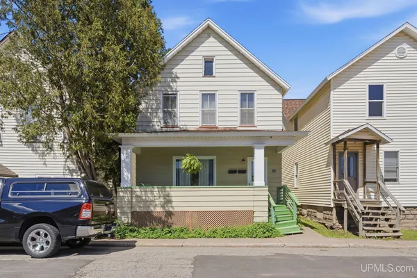 $174,900 | 404 South 3rd Street, Ishpeming, MI 49849