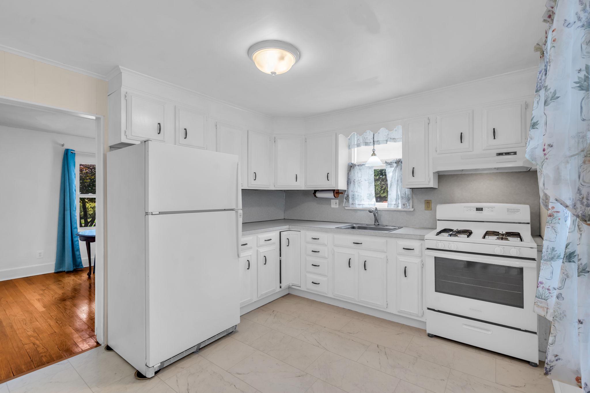 826 Whitehorse Mercerville Road Hamilton, NJ 08610 - Photo 8 of 31 Kitchen