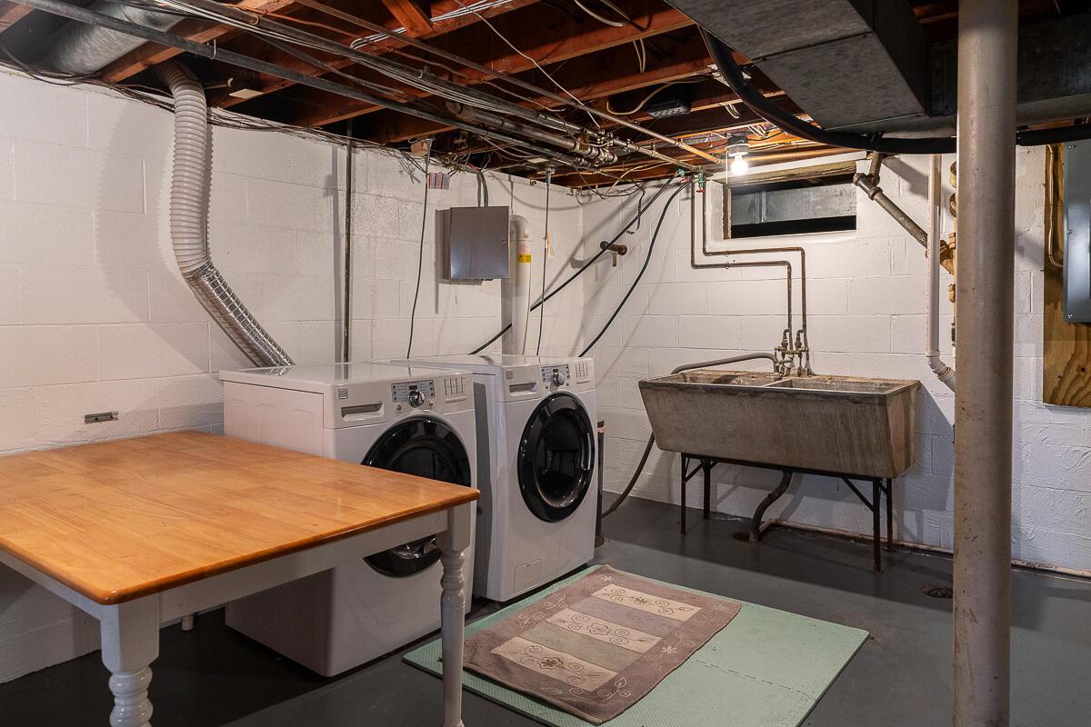 2716 Welsford Road Columbus, OH 43221 - Photo 35 of 46 Laundry Space
