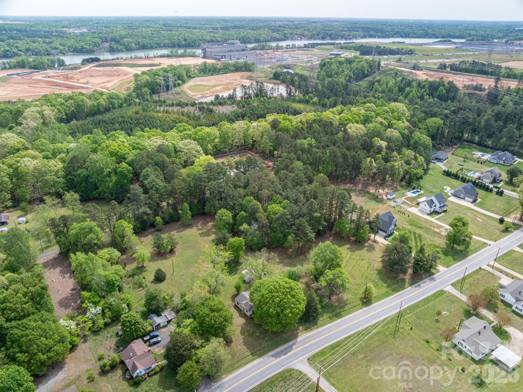 2059 South Point Road Belmont, NC 28012 - Photo 5 of 24 Gallery Image 5