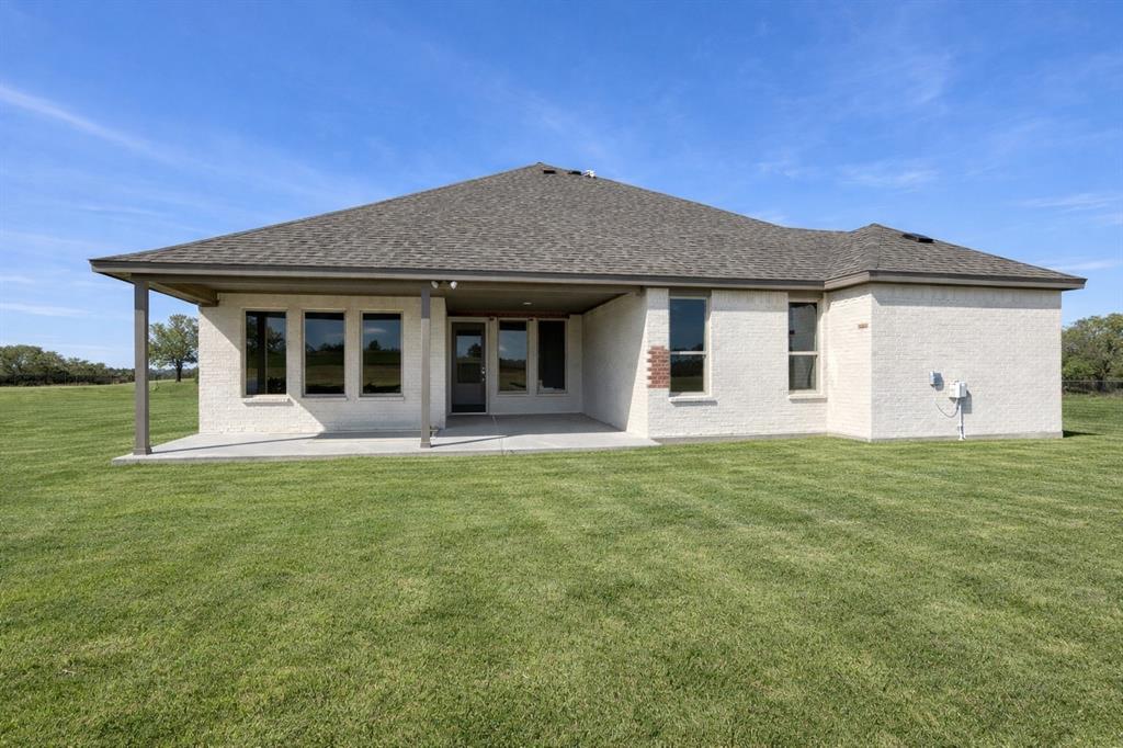 504 Clifton Court Springtown, TX 76082 - Photo 2 of 5