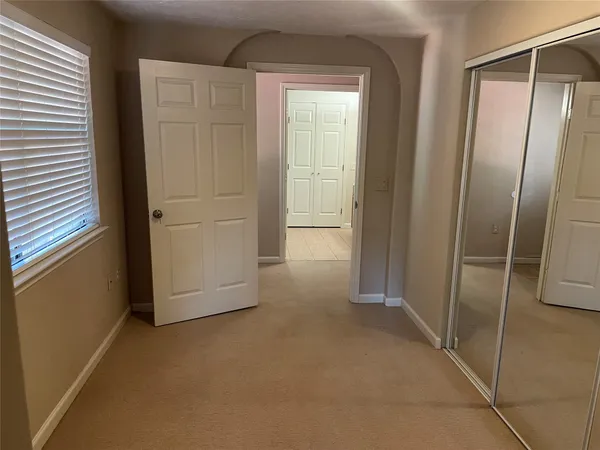 $1,600 | 302 Somerset, Conroe, TX 77316