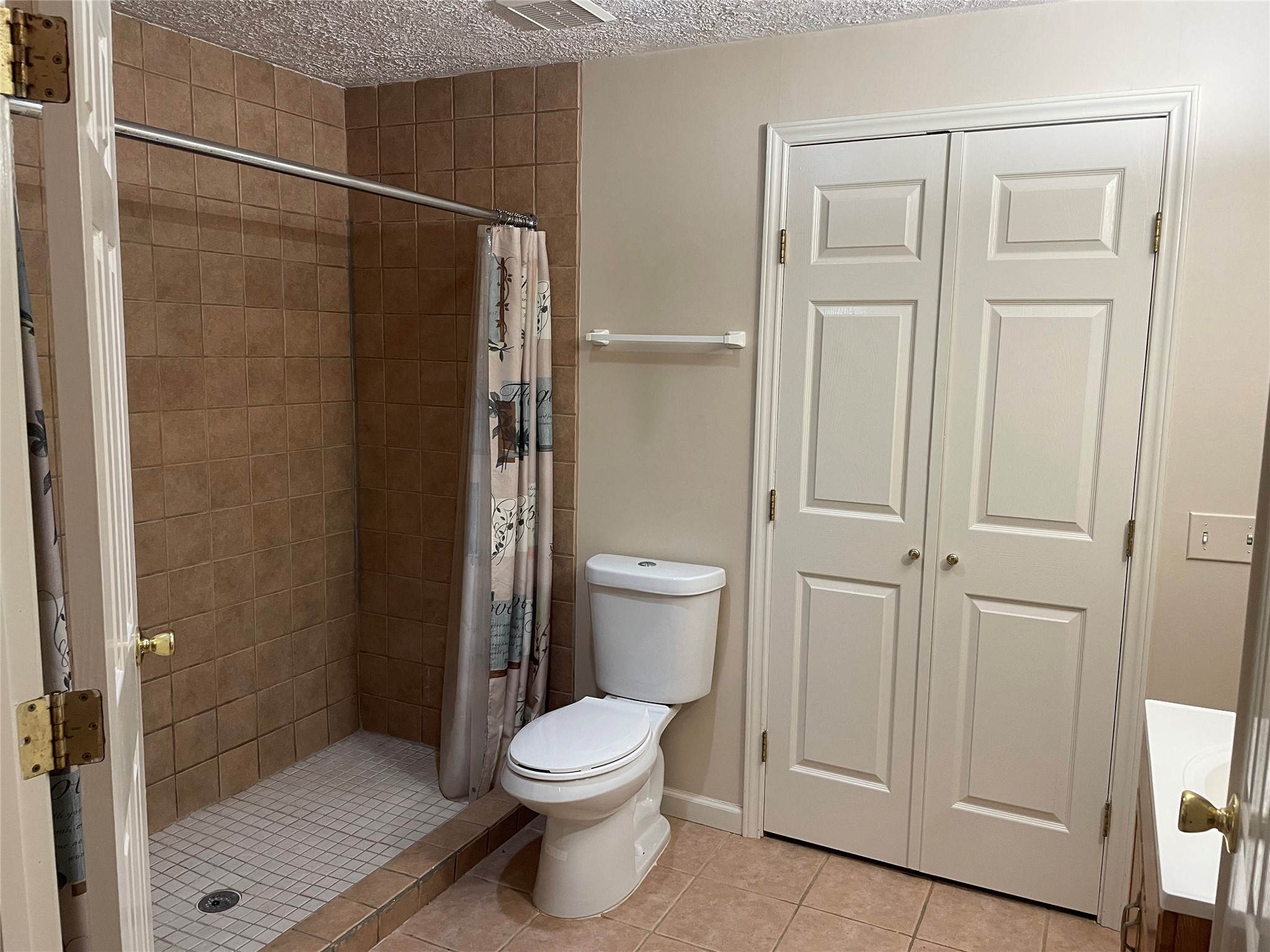 302 Somerset Conroe, TX 77316 - Photo 13 of 22 a bathroom with a toilet and a shower