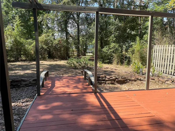 $1,600 | 302 Somerset, Conroe, TX 77316